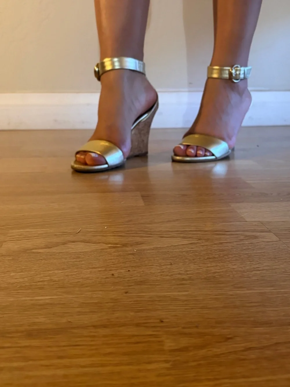 Gucci Metallic Gold Leather Wedge Sandals - Picture 7 of 10